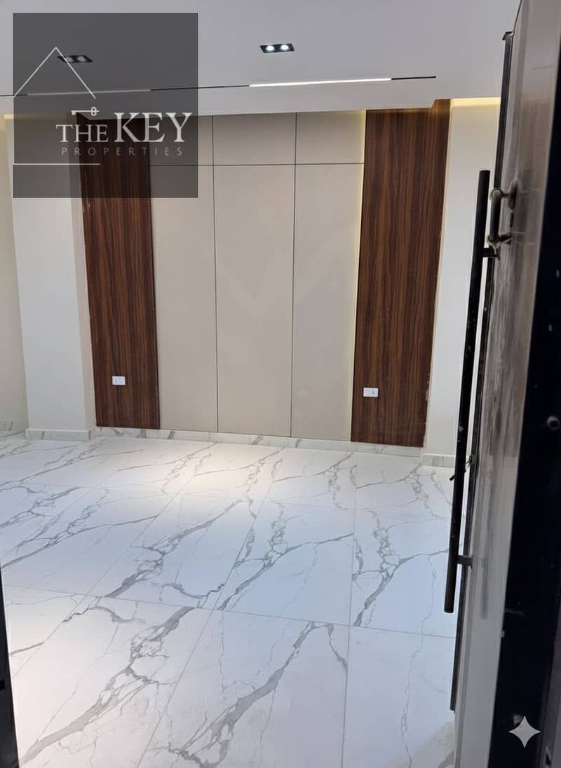 12 d2b733fe-f2ac-4993-9564-9db0a0b26a08. jpg