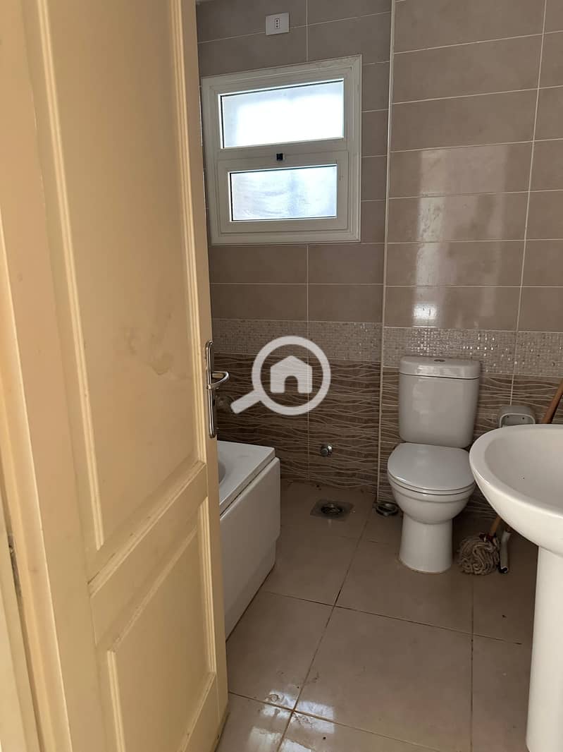 9 826a1786-7f9e-43d5-bb5e-4914ee61eaca. jpeg