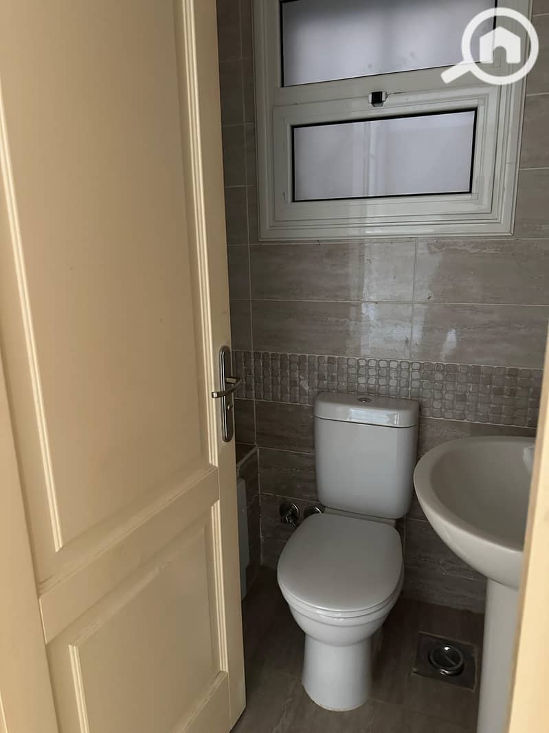 10 6897516f-390e-4476-80e5-945f4a545fa1. jpeg