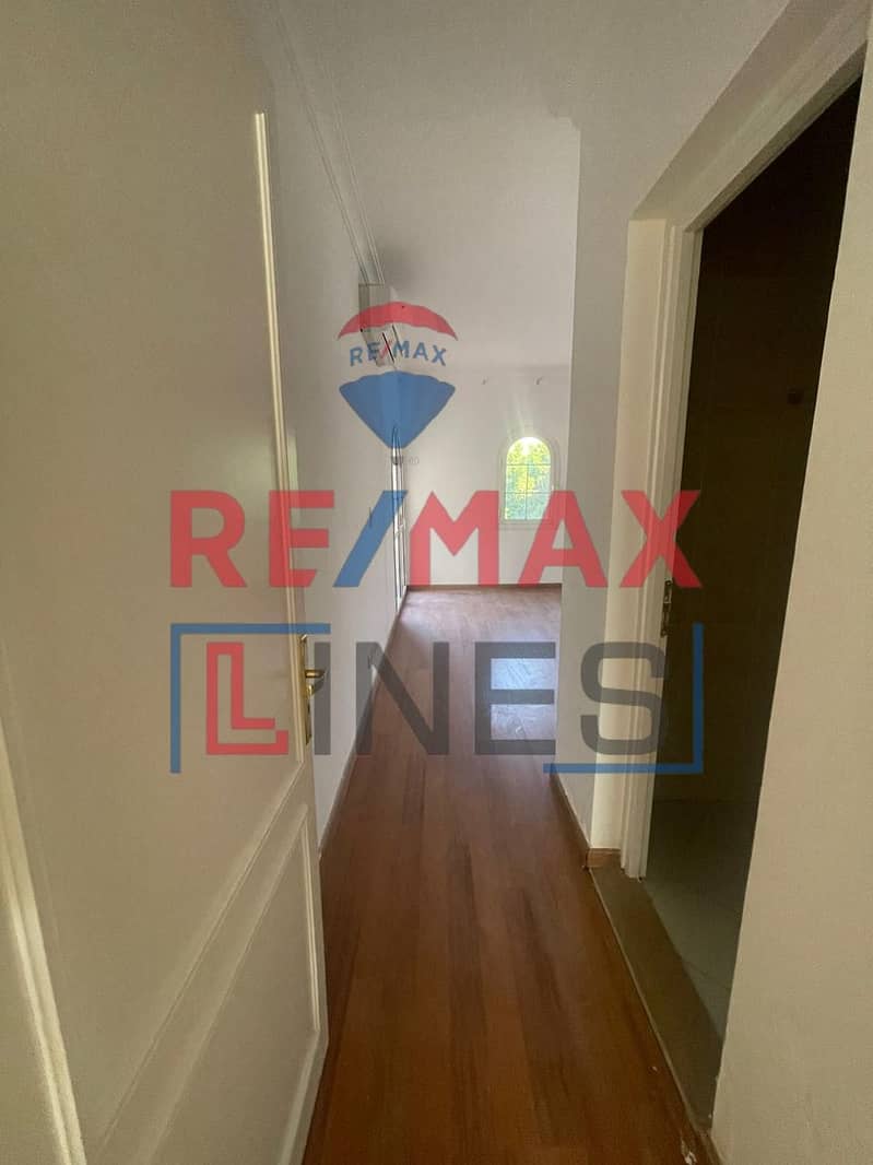 12 47bd2966-cb41-44a7-a726-e11810efb4e3. jpg