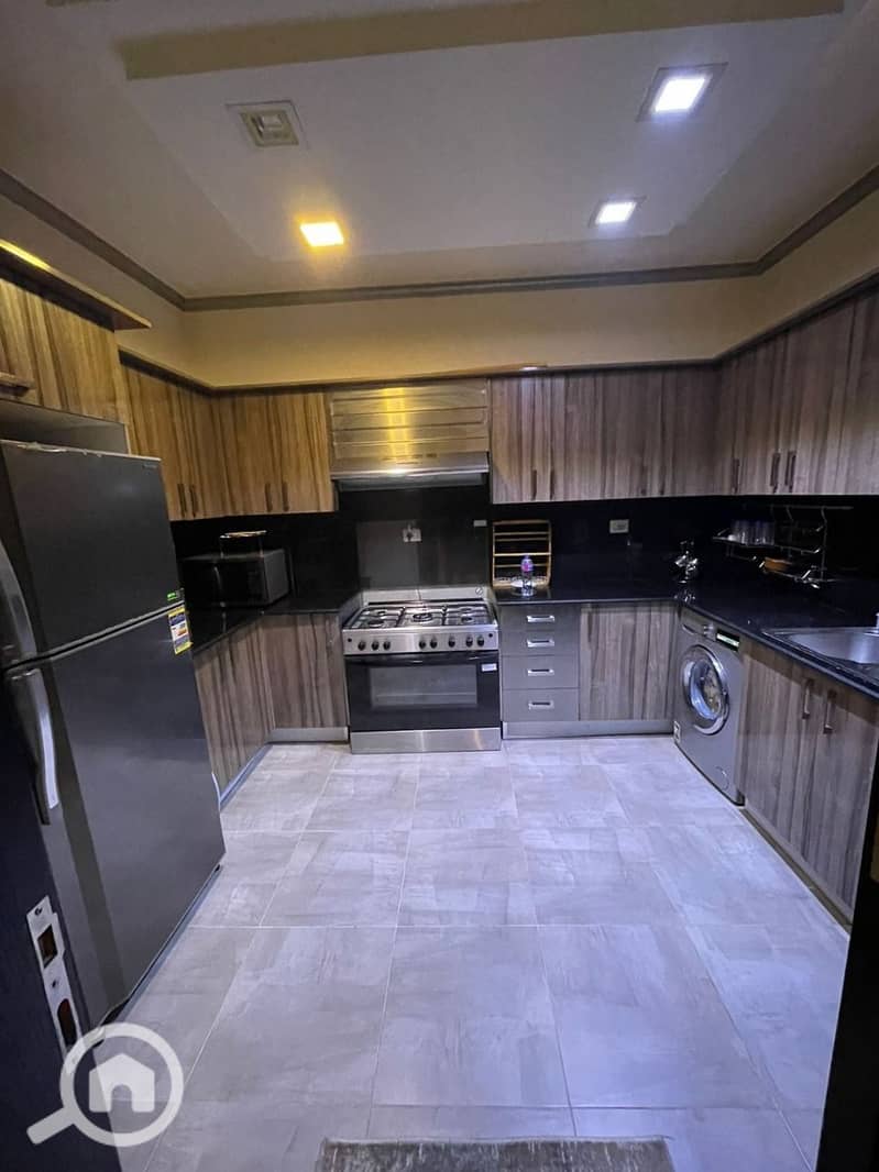 8 9346bb90-80b0-41c6-b318-eb92845d9bd9. jpeg