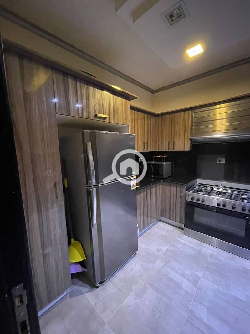 10 89f93cb3-5b5a-46ca-8aa4-f756a089fdb2. jpeg