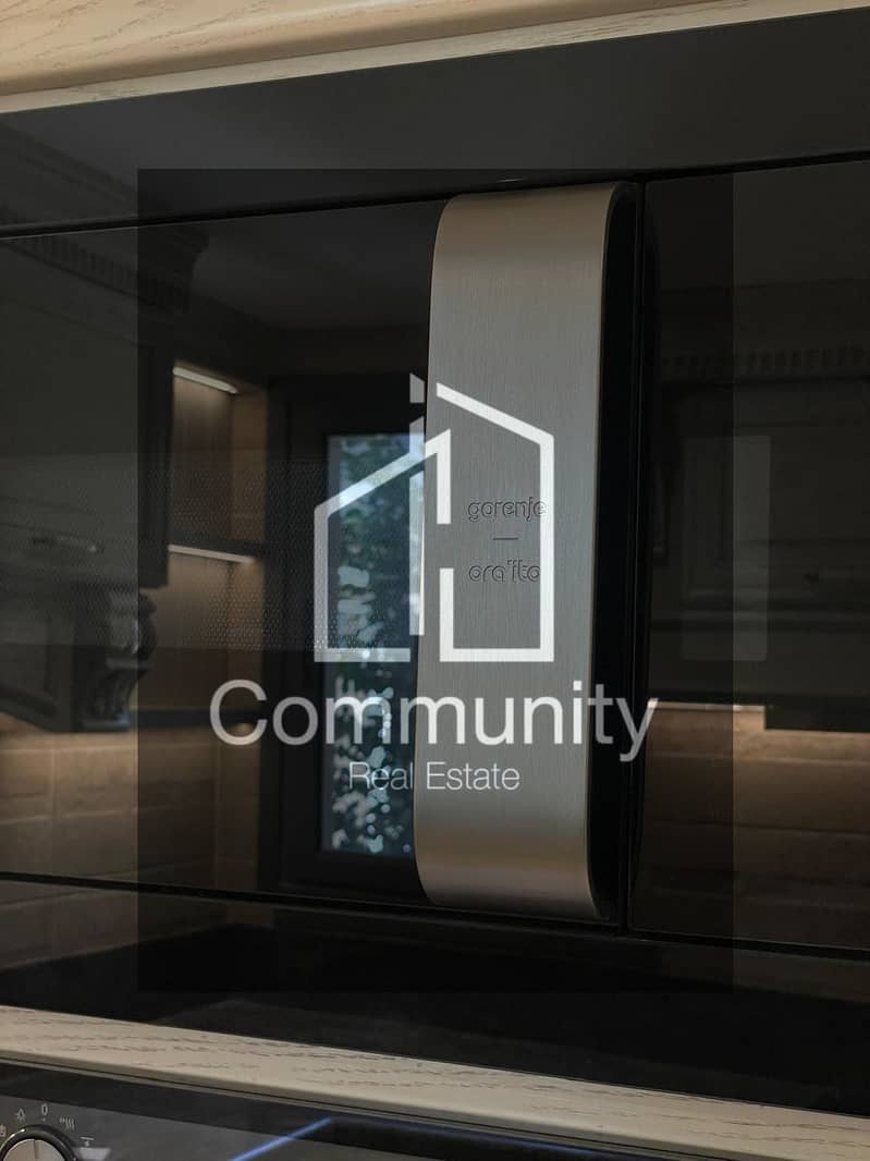 8 4b8dba4a-6fed-40ca-8611-ea59d46afc35. png