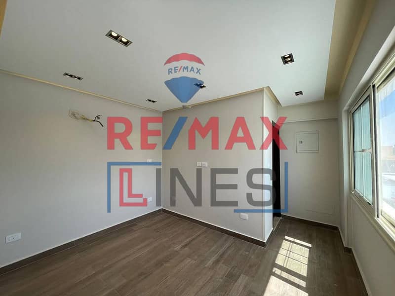 10 033fb3c3-ec6b-48ad-bf83-b825786e6345. jpg