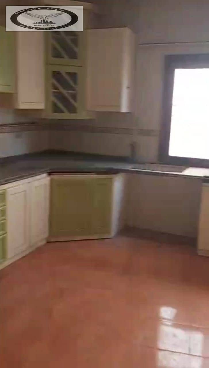 10 d9a93cfd-84cb-404f-8987-77dde99fd46e. jpg