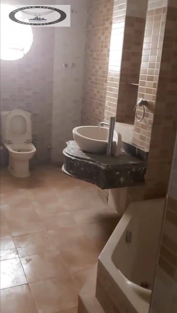 13 084a7d4d-4b3f-47d9-b0a5-9df116982c8c. jpg