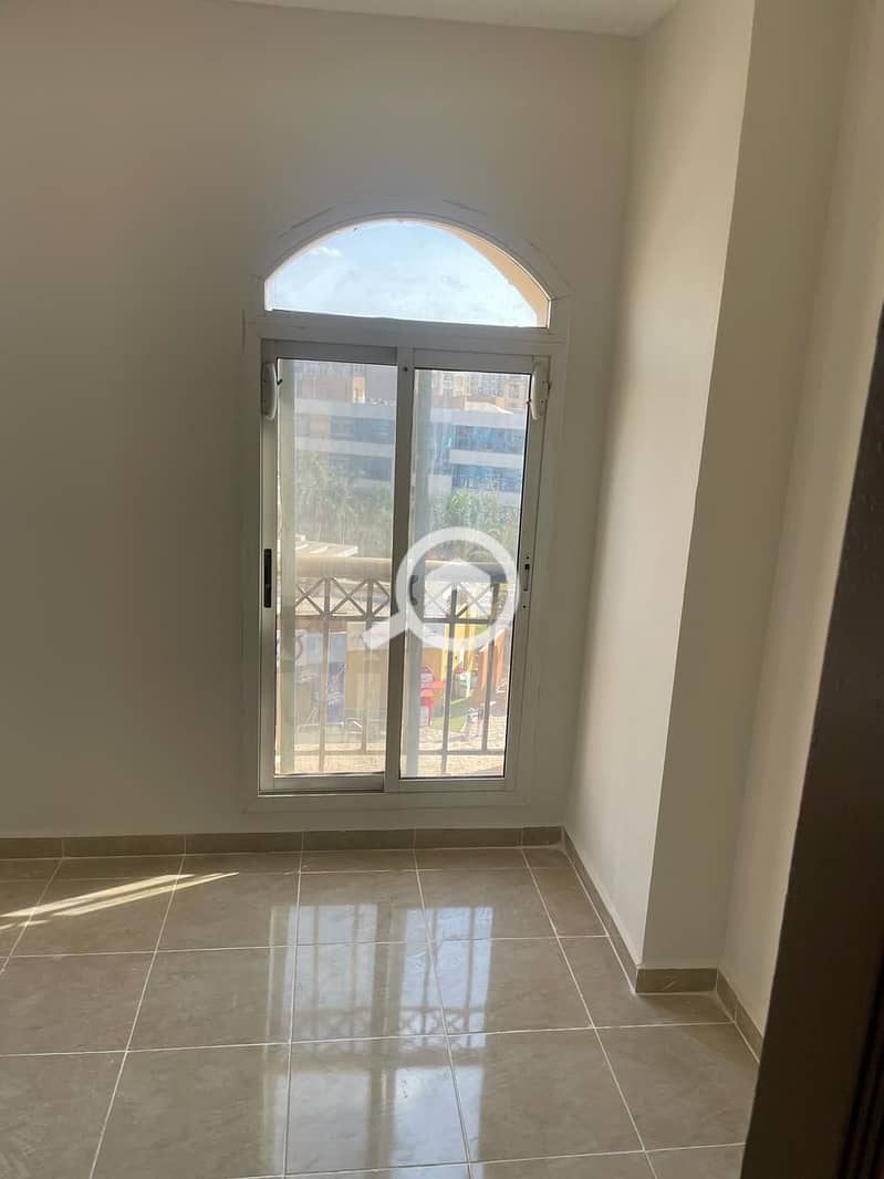 4 6d0104a9-3fb3-41a7-9d1f-8e6ac4b687e5. jpeg