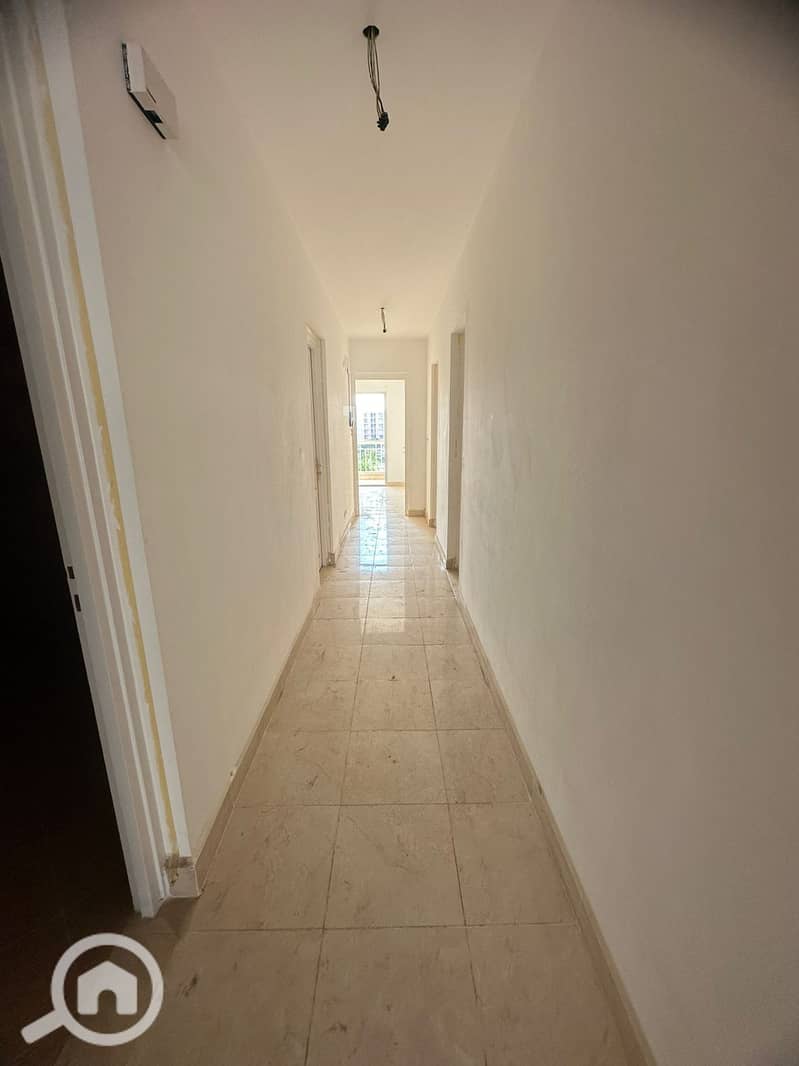 4 b0db3dc0-d126-49e3-aaf7-4e06eba75bd1. jpg