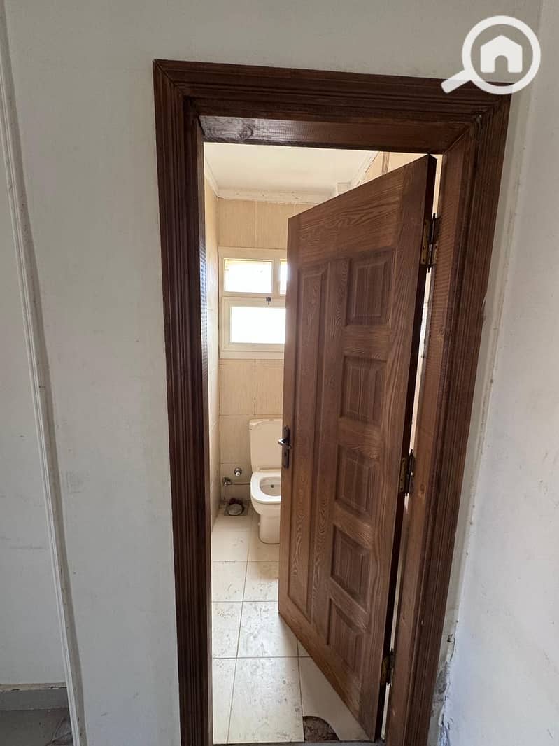 10 e6f68b2b-caaf-4eed-b7ba-4fc83debccce. jpg