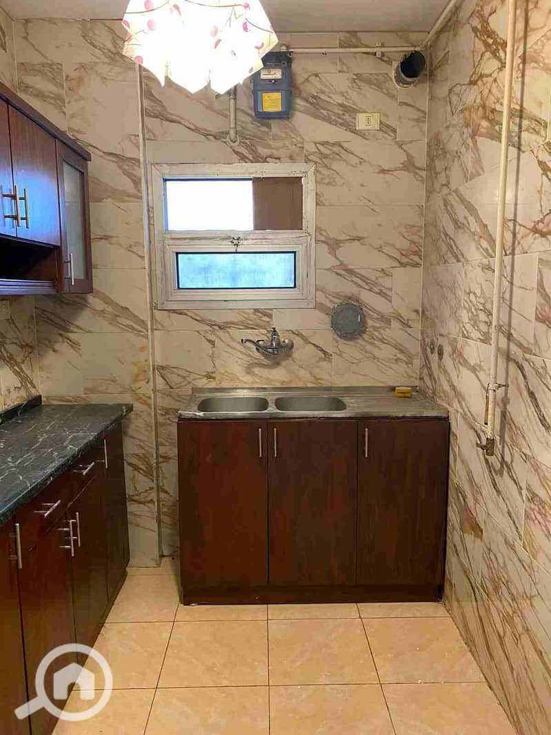 1000677021. jpg 1000677021. jpg