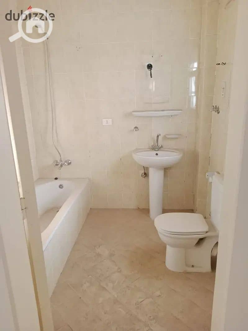 2 cade03db-4202-414a-aacc-75f9ed60f6e0. jpg