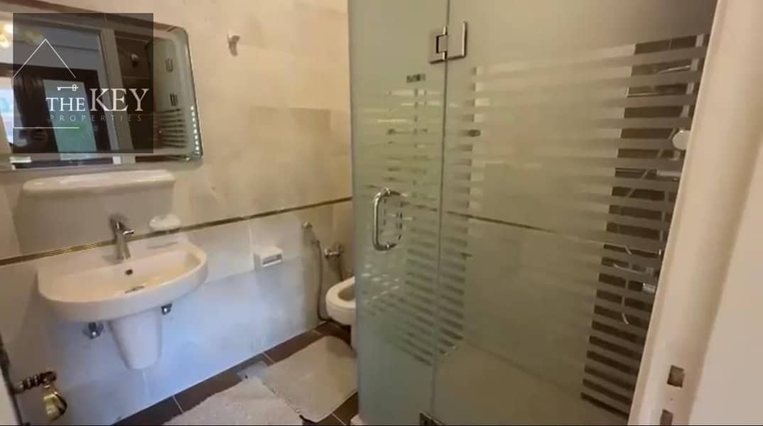 10 6566992f-f36a-4051-bde6-f715253a69a1. jpg