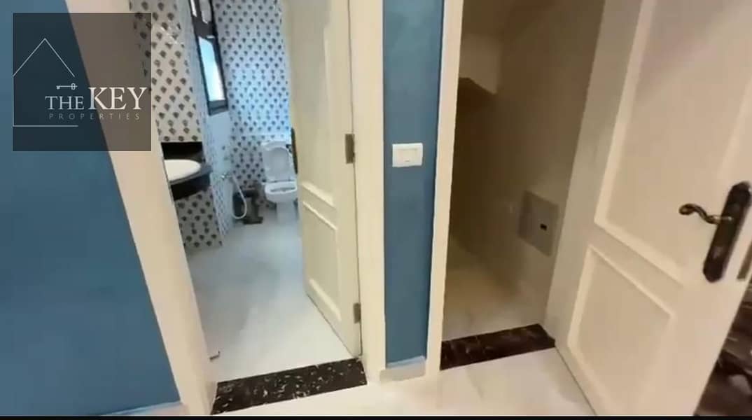 12 13692d8f-34eb-4da7-8a5f-fe8a7bee5509. jpg