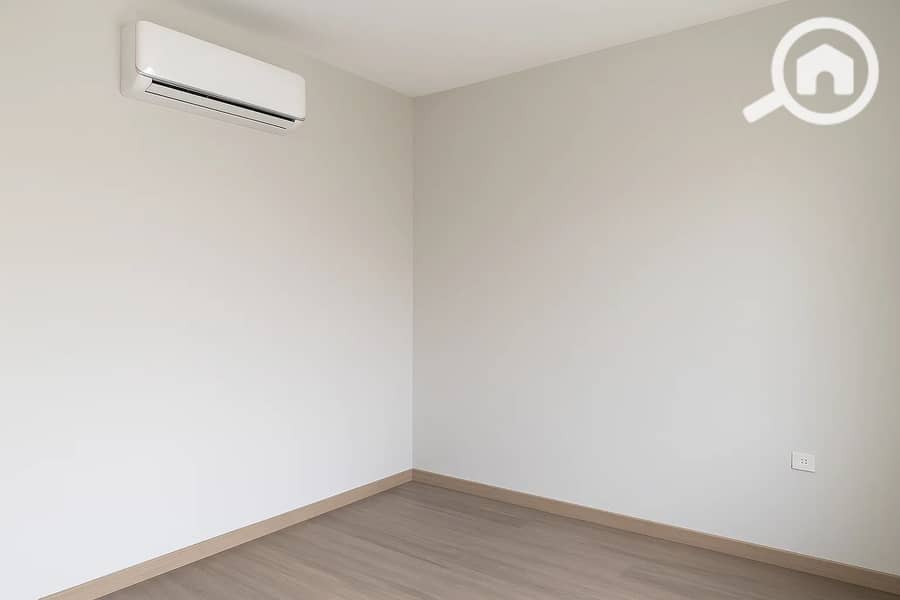 4 assets_task_01k1x57w4cekq8tk259k2r7rdv_1754399106_img_1. jpg