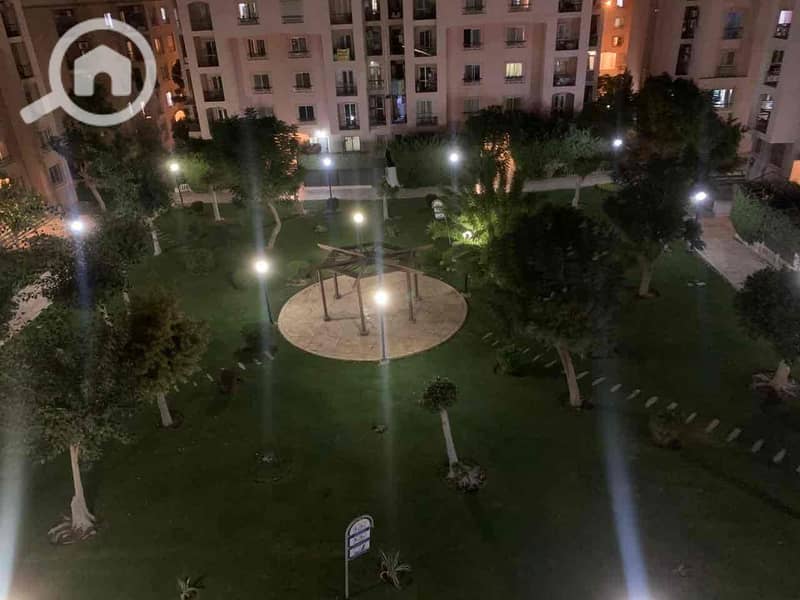 ef46bdb9-df3d-4353-b0b8-b2234292c95f. jpg