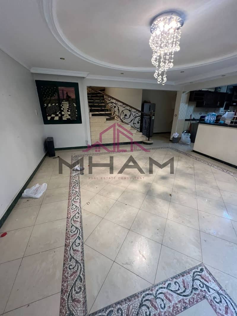 4 photo_5794055146420505757_y. jpg