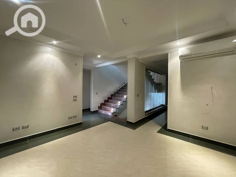 10 75804e72-5b38-4084-ba7a-bad37e9071f1. jpg