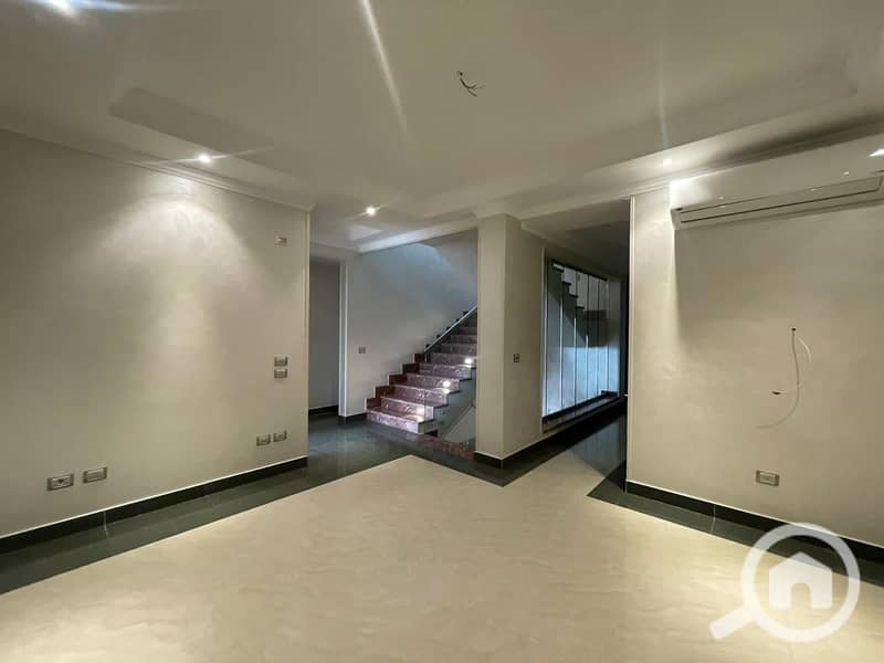 12 28373870-03ea-49d5-893c-7b1c4cf7cab8. jpg