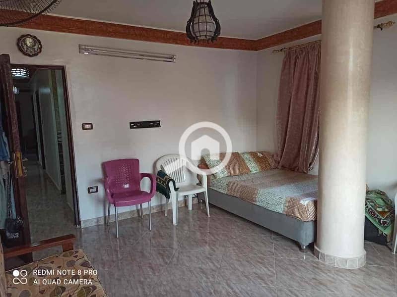 12 6f4251f7-f145-4b75-ac3b-1bc10a52ba72. jpg