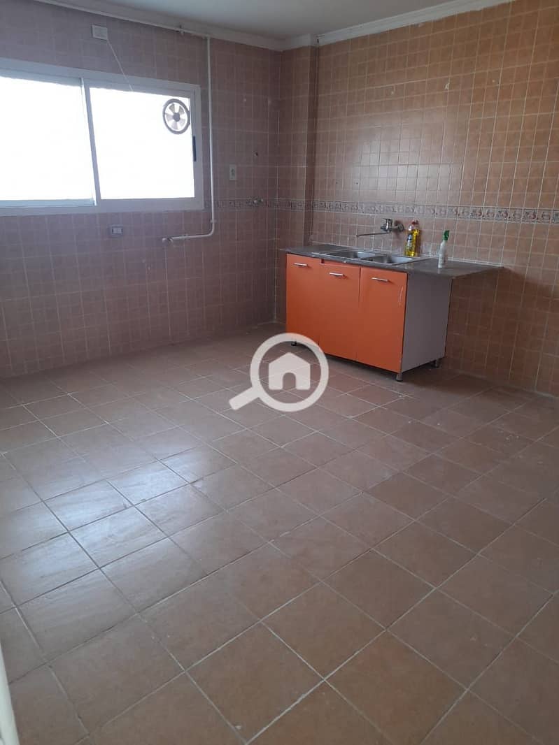 9 575e56e2-a673-492a-9130-f93f8b4020b9. jpg