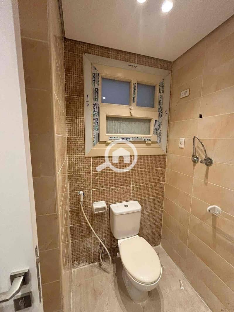 10 4e353ff7-8a5b-40f0-ac83-bd19dad165e5. jpg