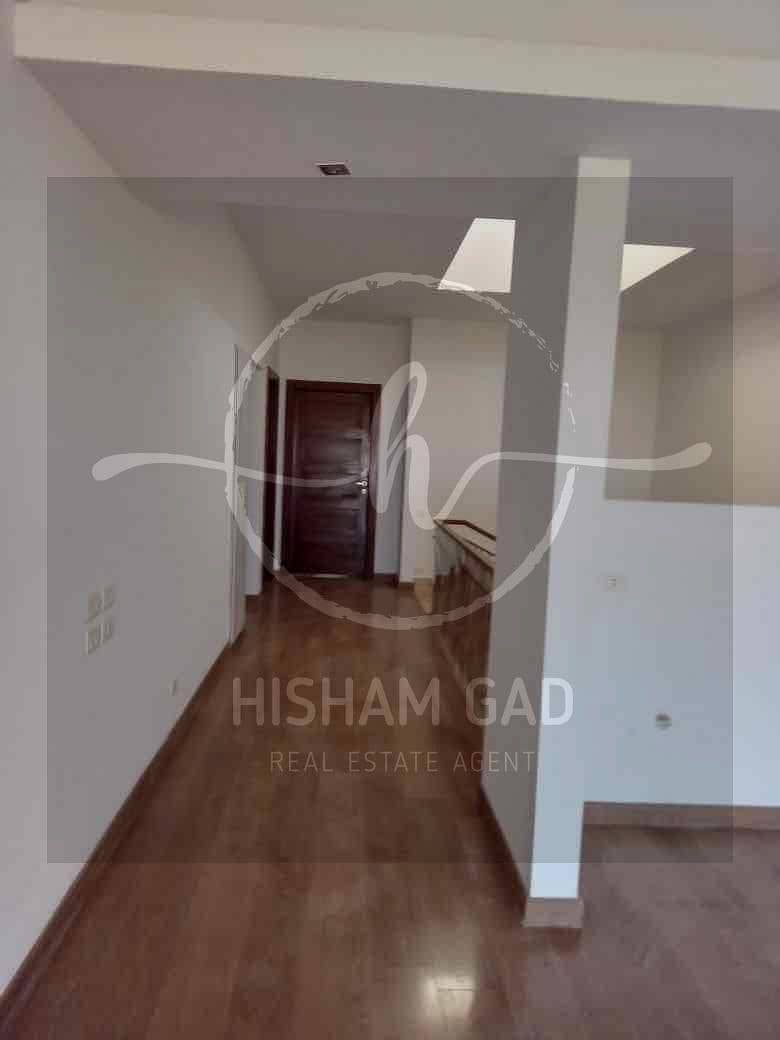 12 8d36874d-11b7-47ad-9ff5-e95df2bf0ae4. jpg