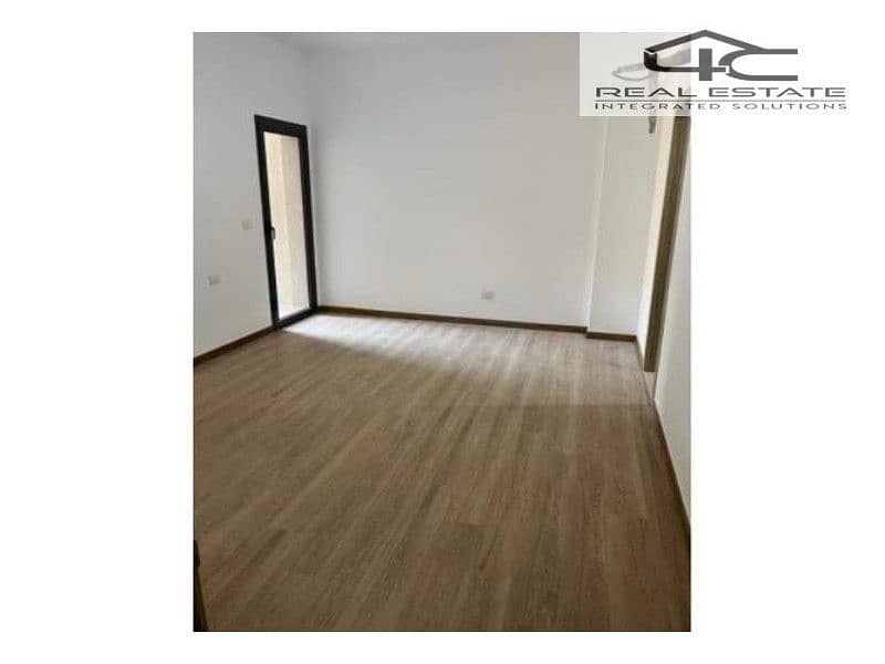 2 3847015-0ebc6o. jpg