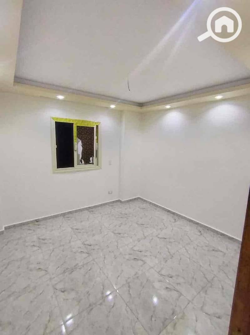 8 b4ed3637-c115-42e6-a85c-ea609e7d72d7. jpg