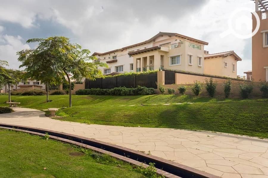 15 c65acb12-21ff-4f70-8598-930feec7f582. jpg