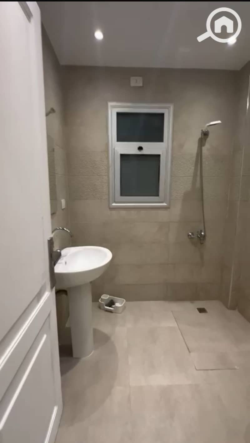 8 b25a69e4-f5dc-4a5b-90e1-3d6f6012581f. jpg