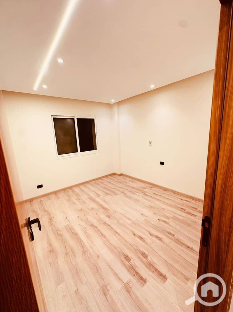 8 7c456bb9-3213-4d2f-8426-ffa605575fac. jpg