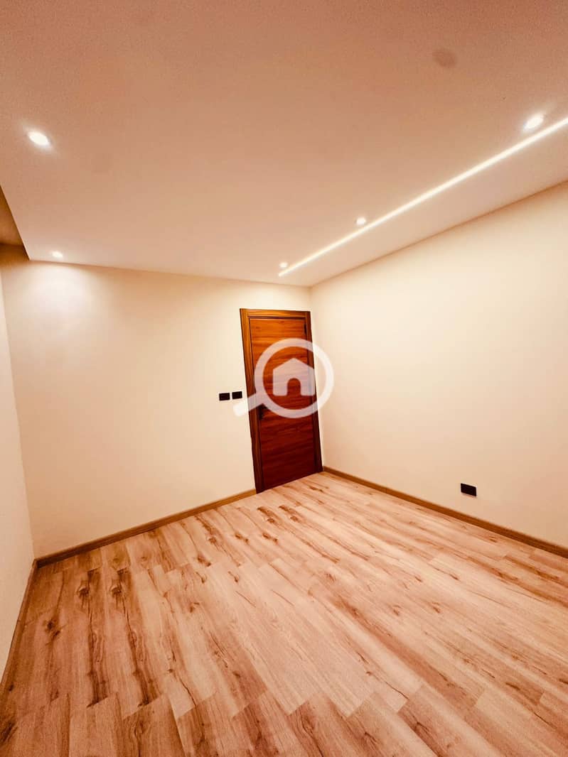 10 4f83c551-c89c-463f-bf9f-01cb0d5645e9. jpg