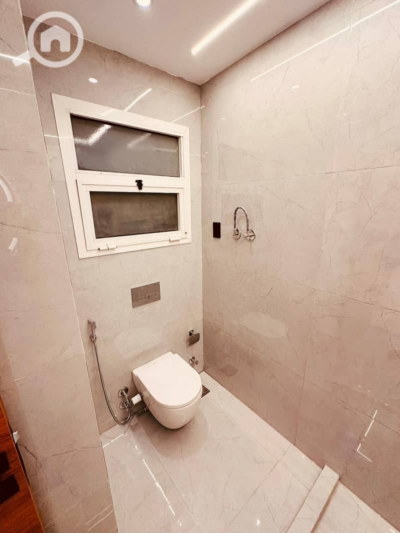 11 4c298ec8-3f7a-4c56-8896-fcff55e4da0e. jpg