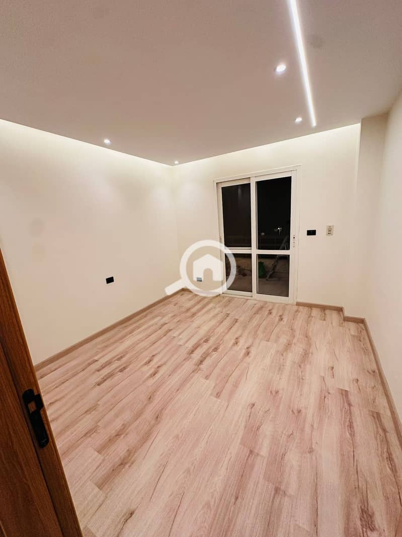 12 03e461fc-4610-4cb7-9807-bab45e15d8cb. jpg