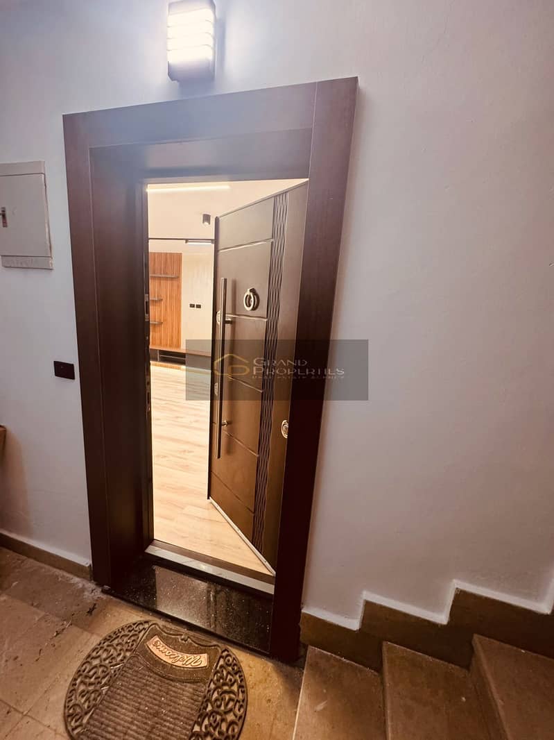 8 296c3cc3-1984-49b8-8763-4a85c8dd69d4. jpg