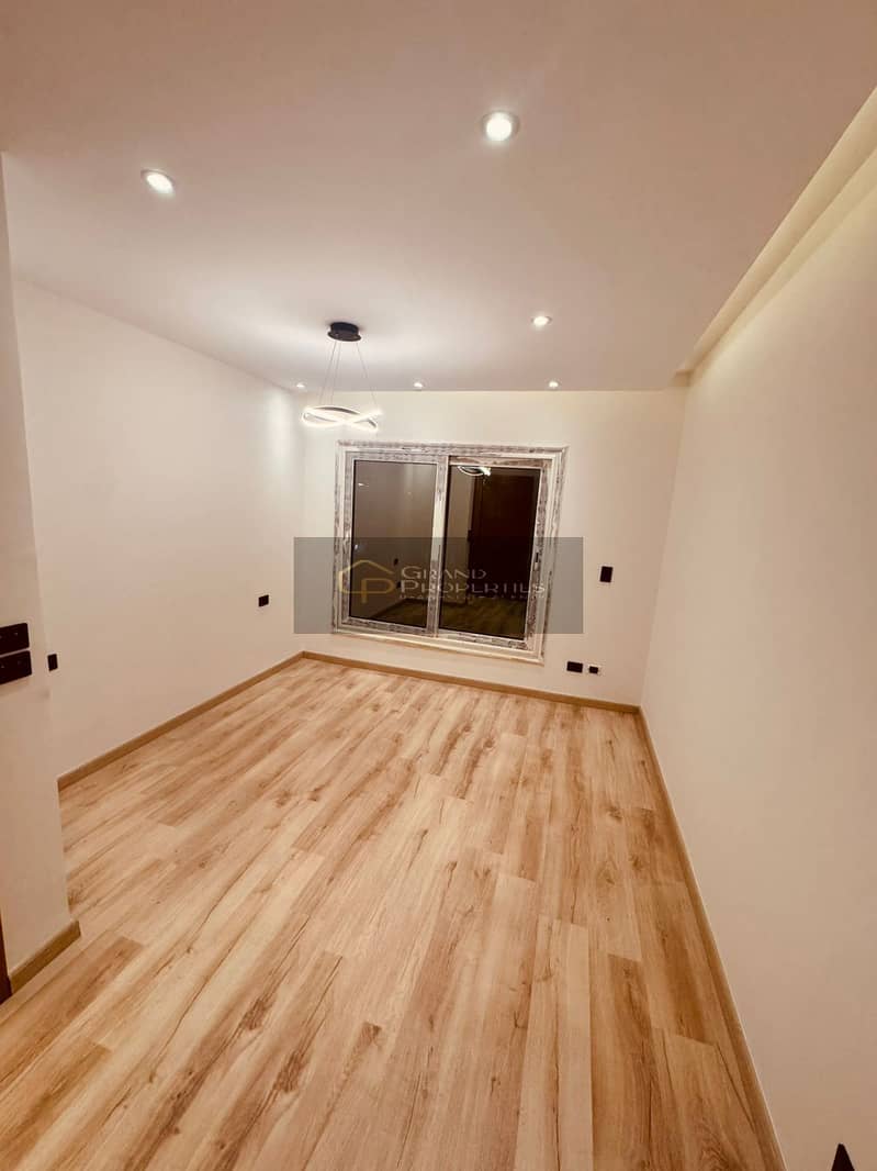 13 ec027b67-1abb-4efc-9c7d-94a25e7ad062. jpg