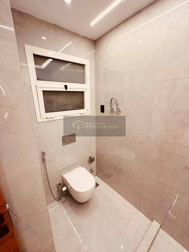 10 1dd35564-e6ad-4198-b2ca-ada0696f90c8. jpg