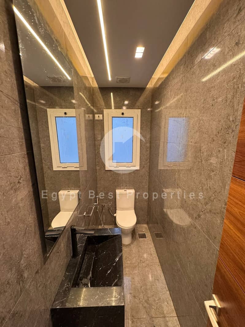 12 88c1c024-61a7-4538-85db-1fa1bcdf553b. jpeg