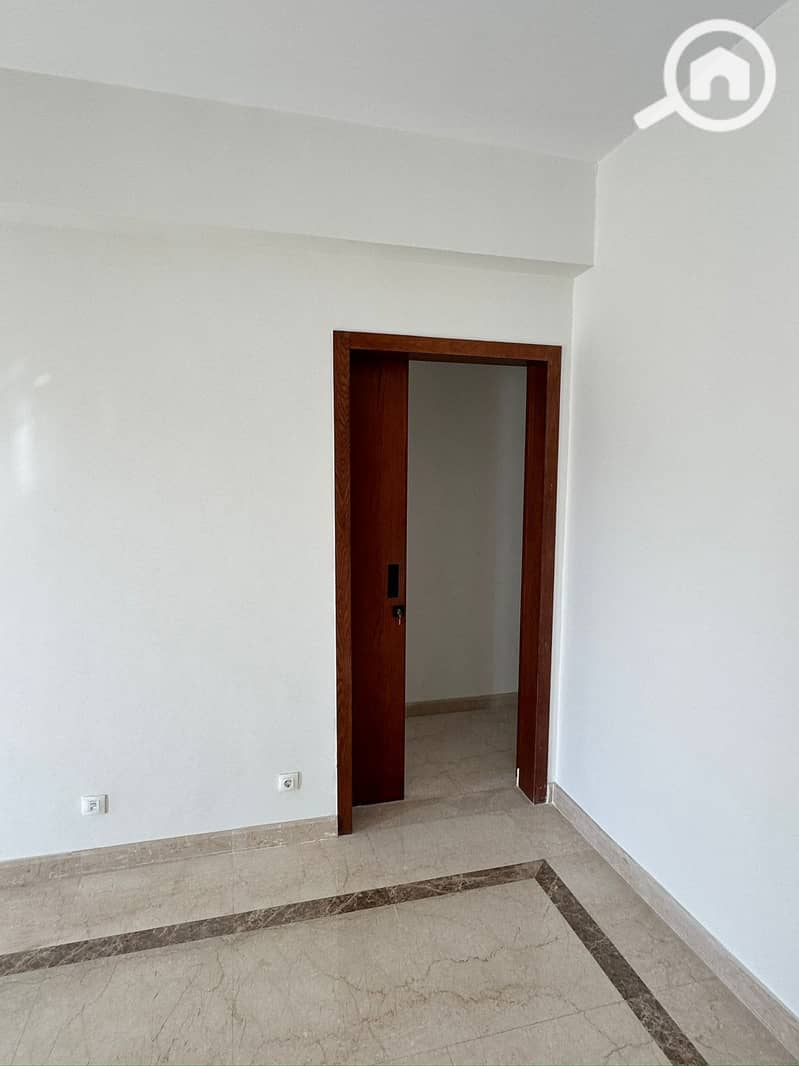 3 ea9690e9-e049-4d17-9aac-6681731bc4c4. jpg