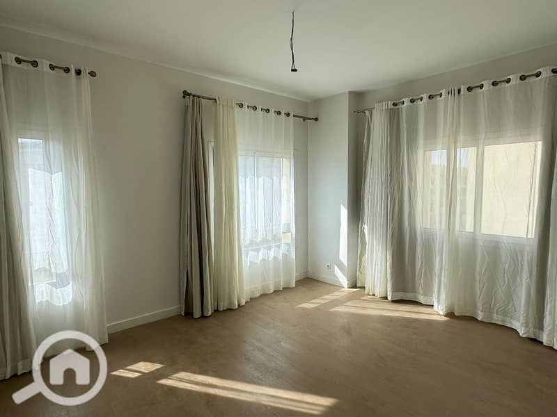 9 8c50bf19-ef95-4ca1-86f1-2bca9454b73c. jpg