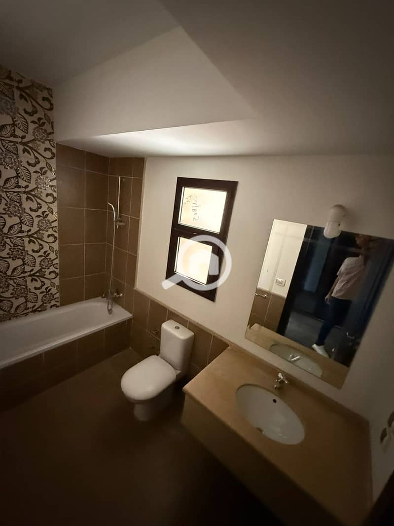 11 213eed61-2f3f-40cd-9933-d9850a6ae2bd. jpg