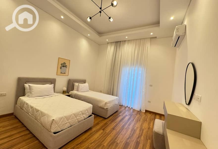 4 94ccd2cf-8f05-4a5e-a381-39c87d852d09. jpg