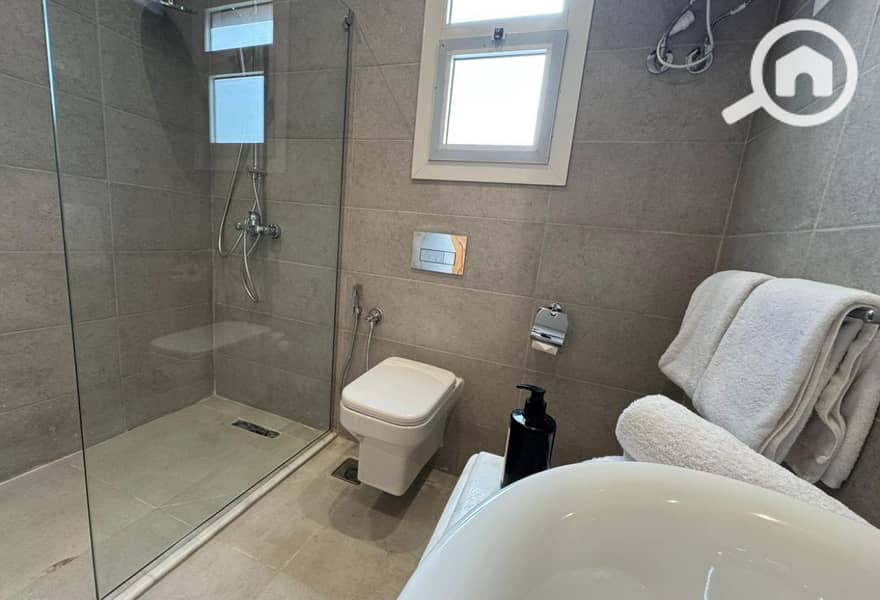 11 d60cf5a7-2e52-48d7-a42b-5013dbc5cae6. jpg