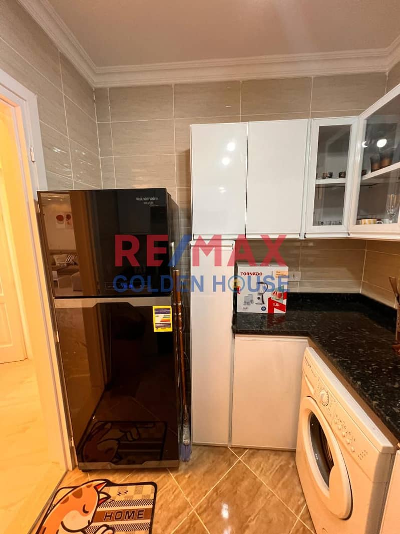 12 9927f25c-95ad-46da-9dfb-d13674ebb9f8. jpg