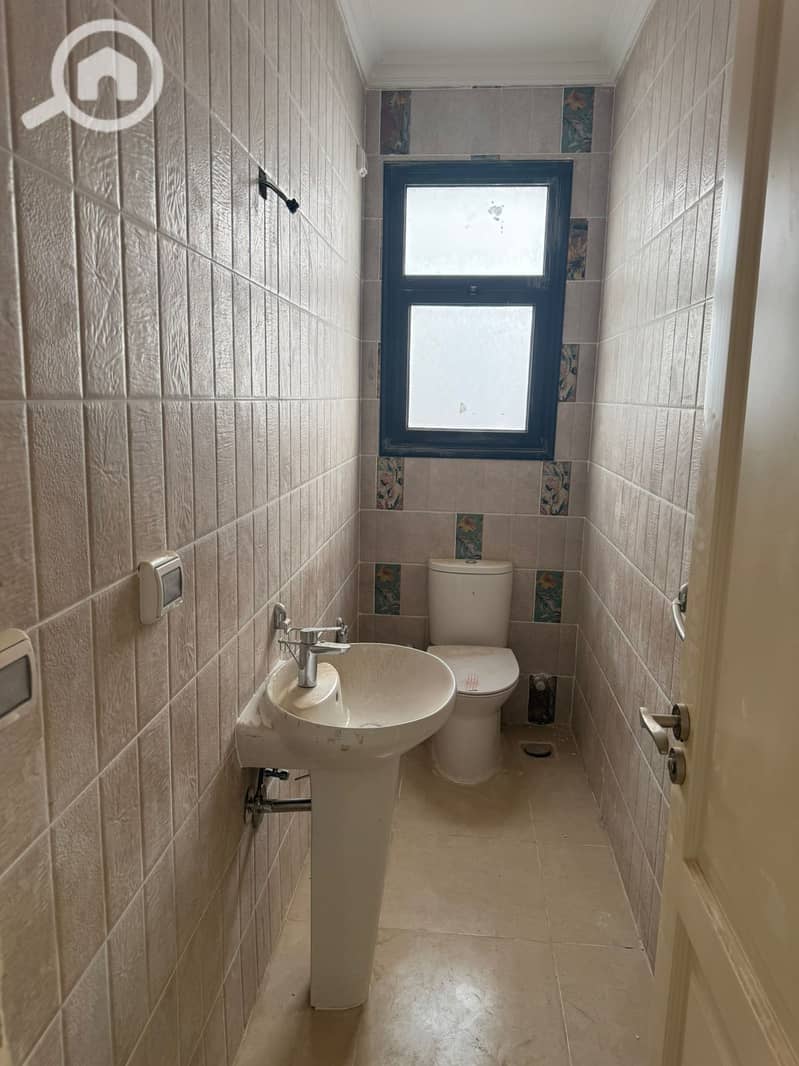 4 fce9ae45-c59b-4d6b-92e5-2a114300c447. jpeg