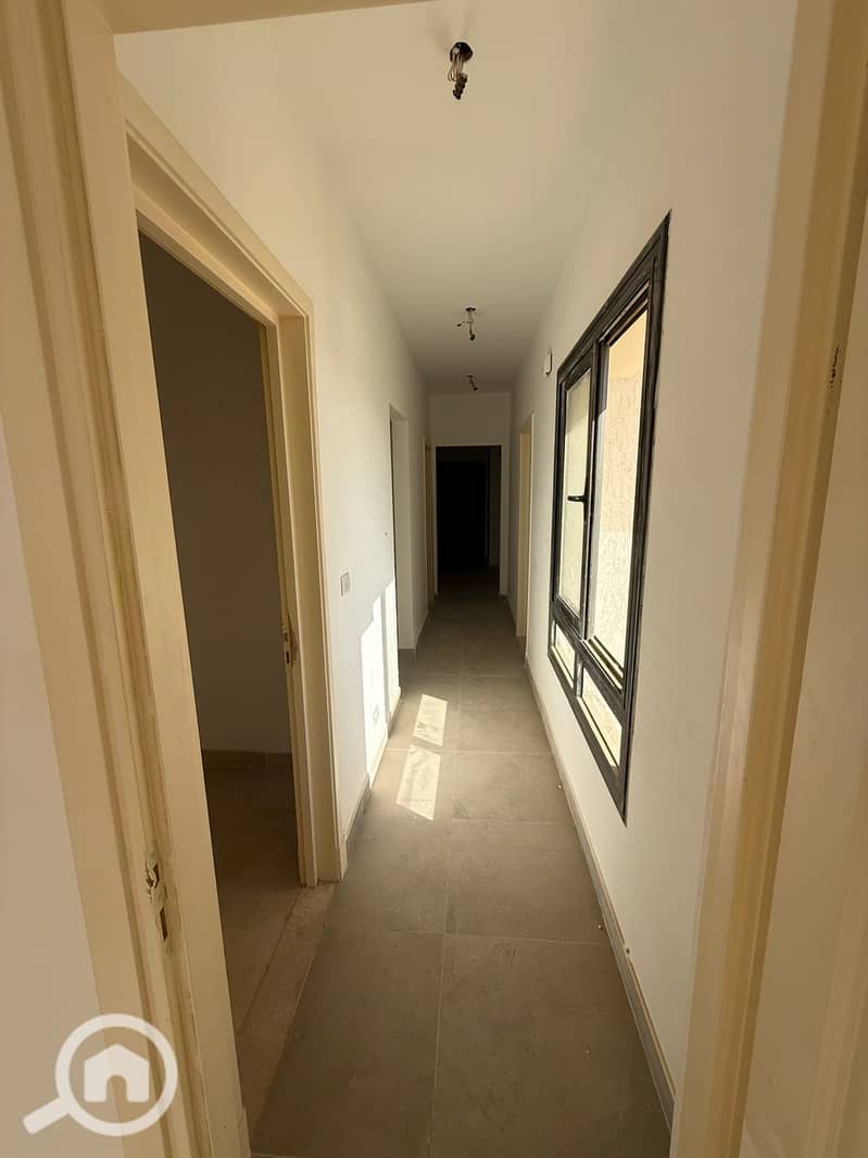 16 993892e7-0c44-47fa-9d1b-51c0f3103391. jpeg