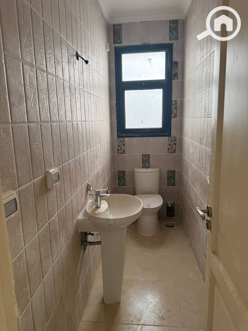 28 fb0e9e0b-1edf-492f-94b8-5bd4e4a4e907. jpeg