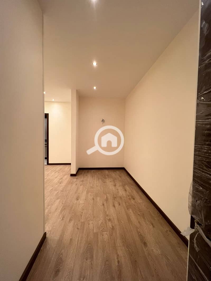 4 42e8464c-bf29-41f0-ace0-f29a6fc072da. jpeg