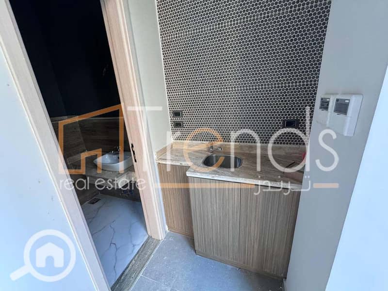 2 WhatsApp Image 2024-11-19 at 2.05. 50 PM (2). jpg