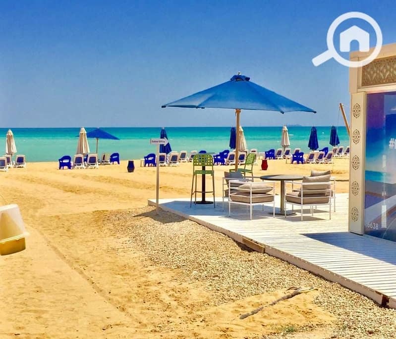 16 2355d4c4-a7f1-4192-8936-9b149a8dac18. jpg